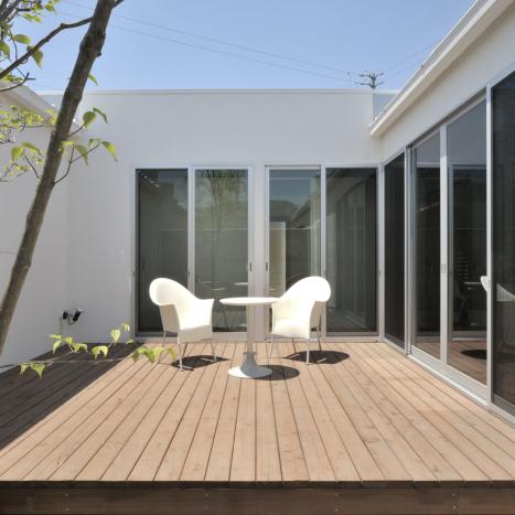 平屋で暮らす「コートハウス」